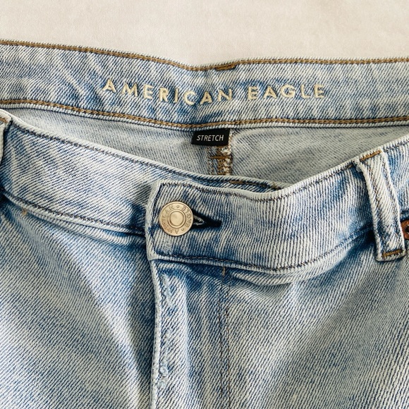 American Eagle “Mom Short” Stretch Size 18 Light Wash / Cuffed / Summer / Cuffed - Picture 6 of 12